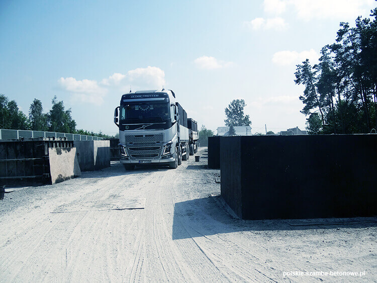 Transport szamb betonowych  w Krynkach